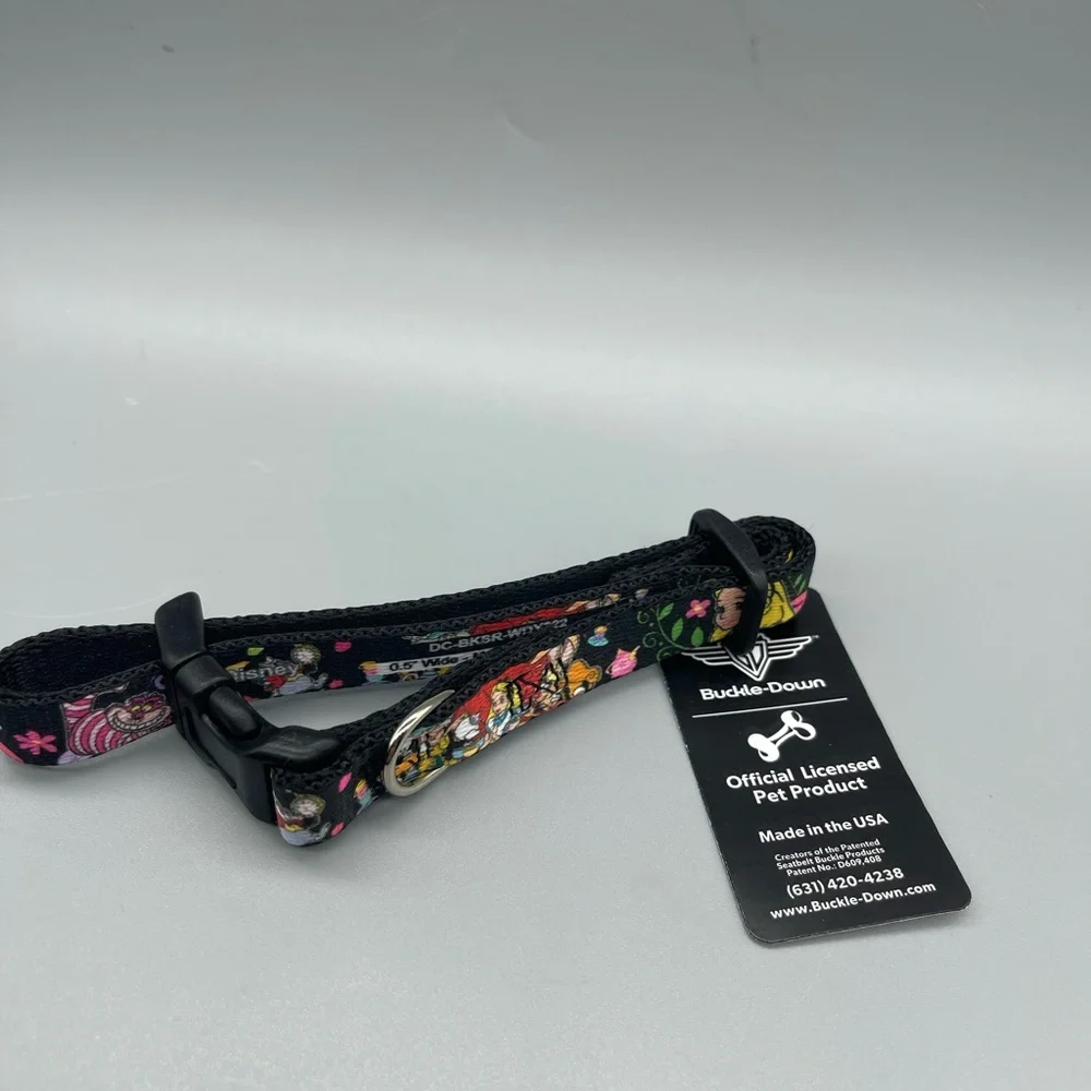 Buckle-Down Plastic Clip Collar Alice's Encounters in Wonderland - 1/2